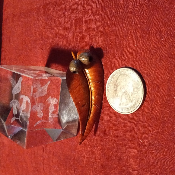 Boho genuine hard pressed leather leaf brooch - Picture 2 of 3